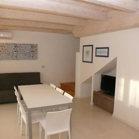דירה Tranquil Townhomes Close To The In *