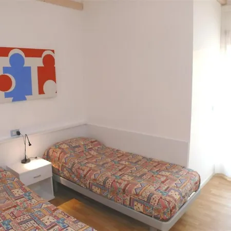 דירה Tranquil Townhomes Close To The In *