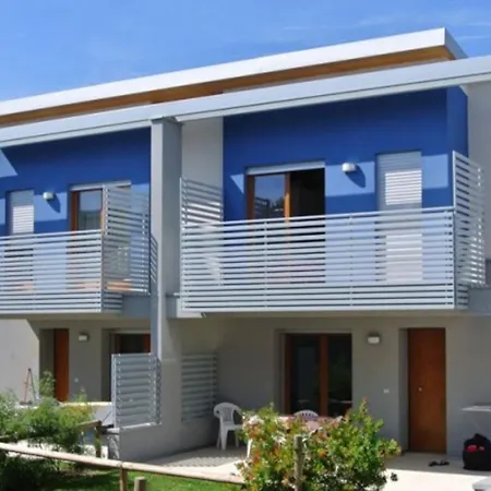דירה Tranquil Townhomes Close To The In *